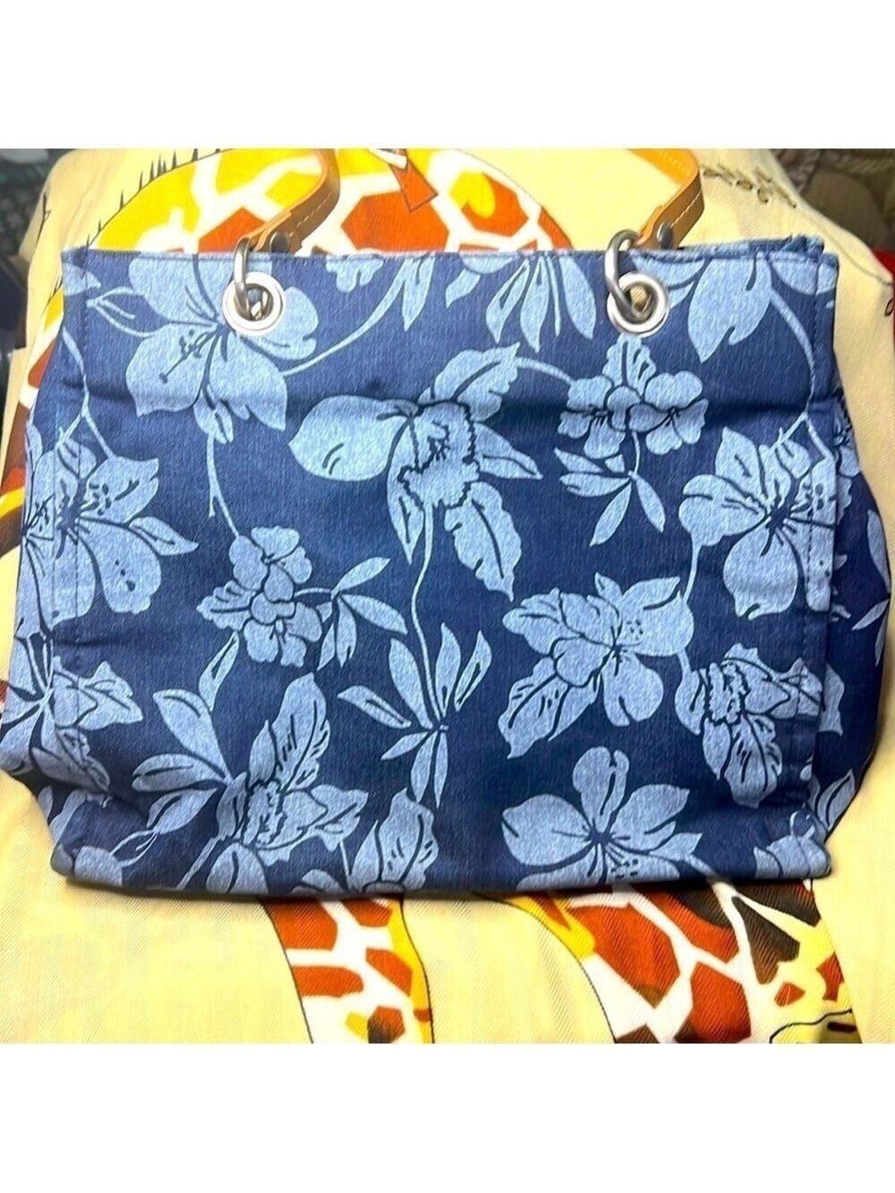 Relic Hand Bag, 12”x10”x4”, Has 3 compartments, two Zippered, Snap close (T5)
